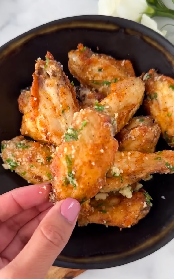 Air fryer chicken wings